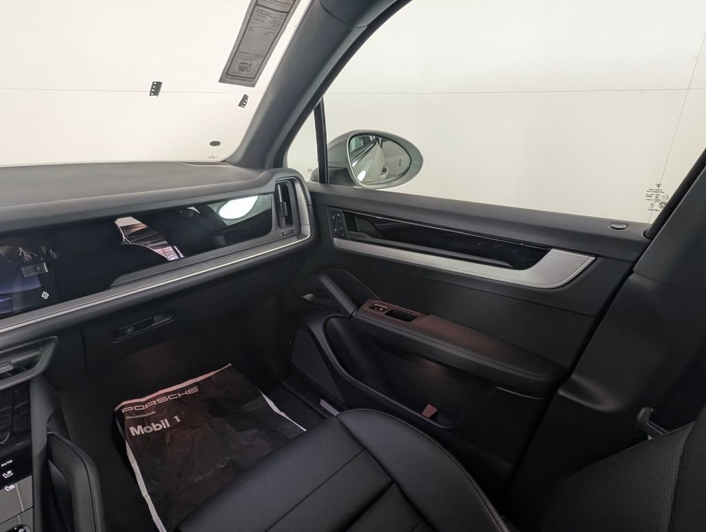 New 2026 Porsche Cayenne image 23