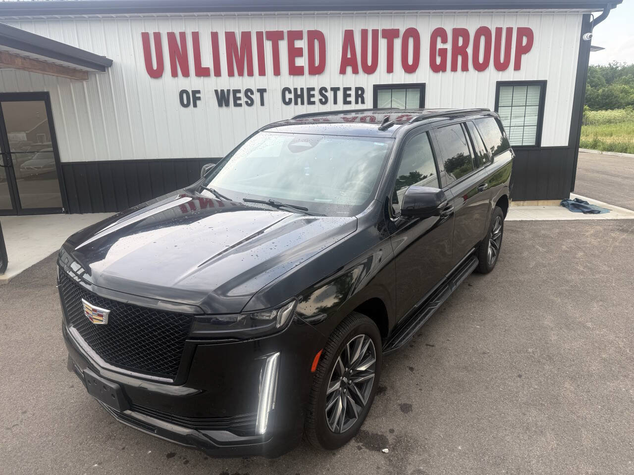 Used 2023 Cadillac Escalade ESV Sport AWD/4WD image 1