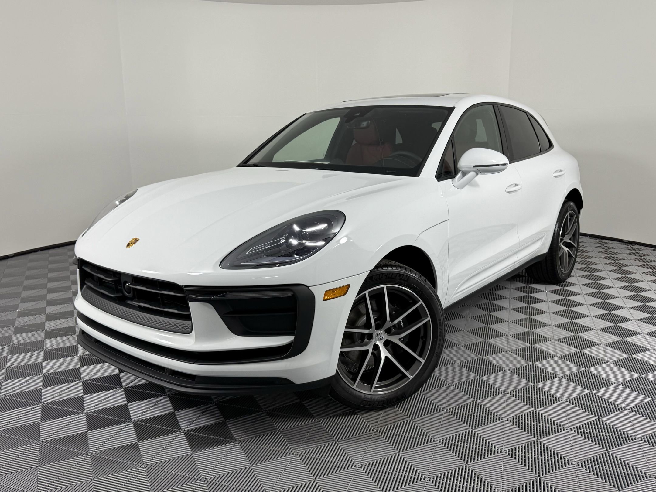 New 2025 Porsche Macan image 1