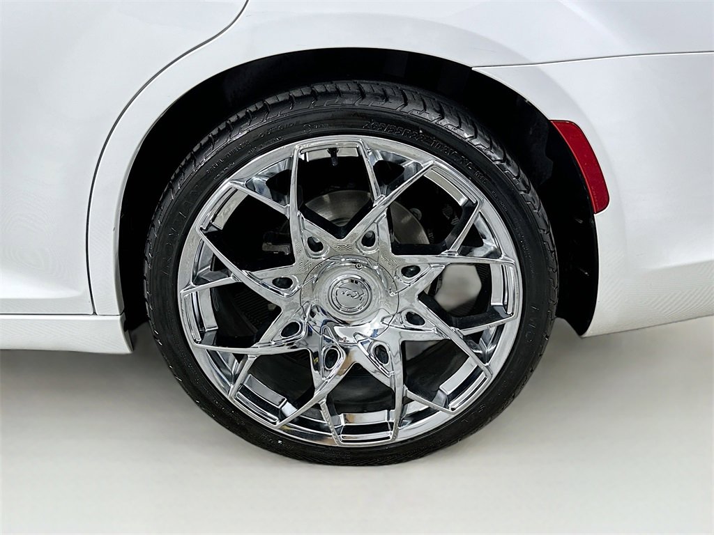 Used 2020 Chrysler 300 Touring L w/ Value Package image 24