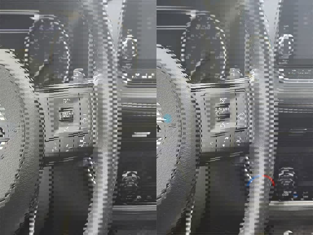 Used 2023 Nissan Rogue SV image 11