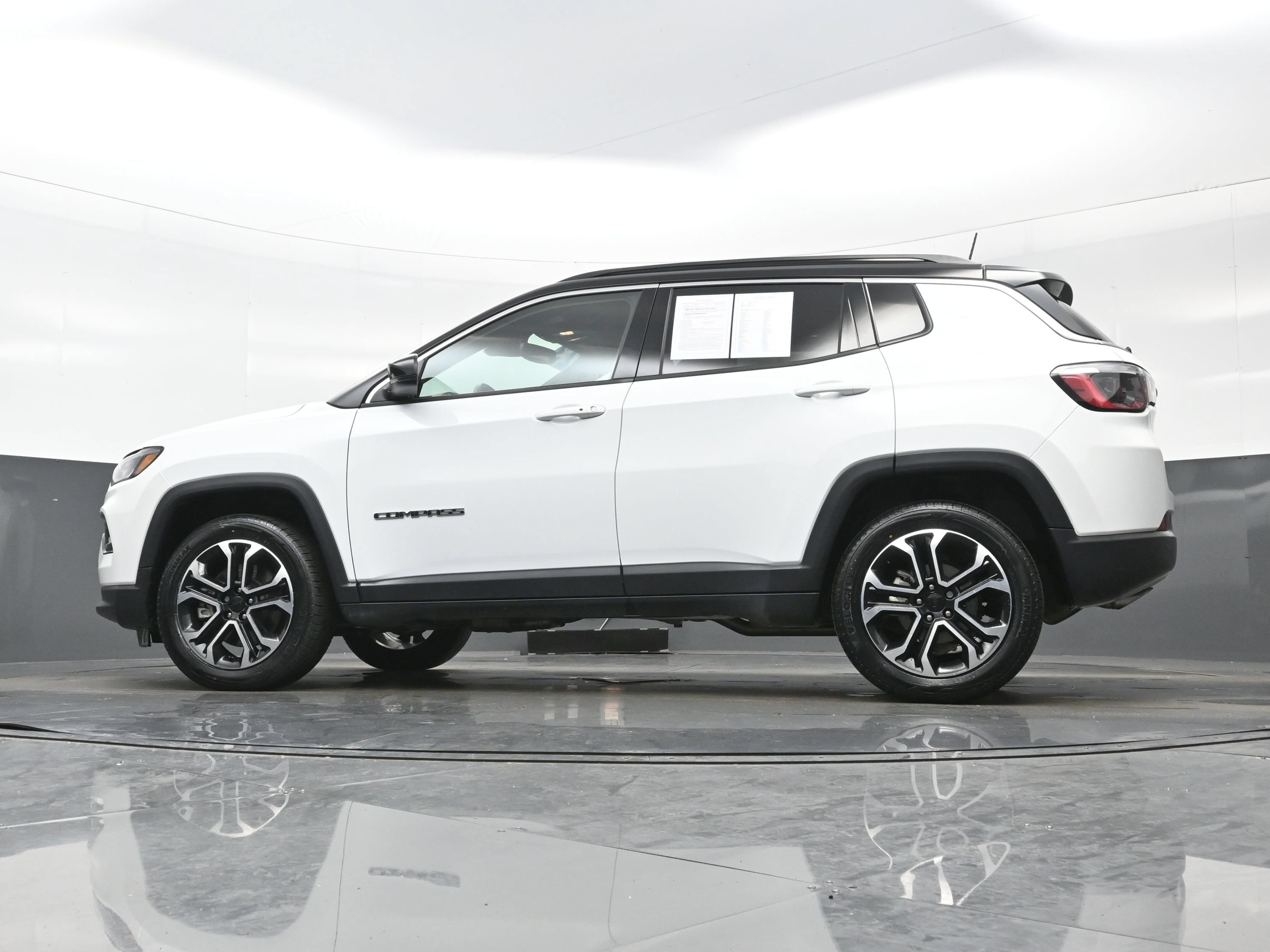 Used 2023 Jeep Compass Limited AWD/4WD image 28