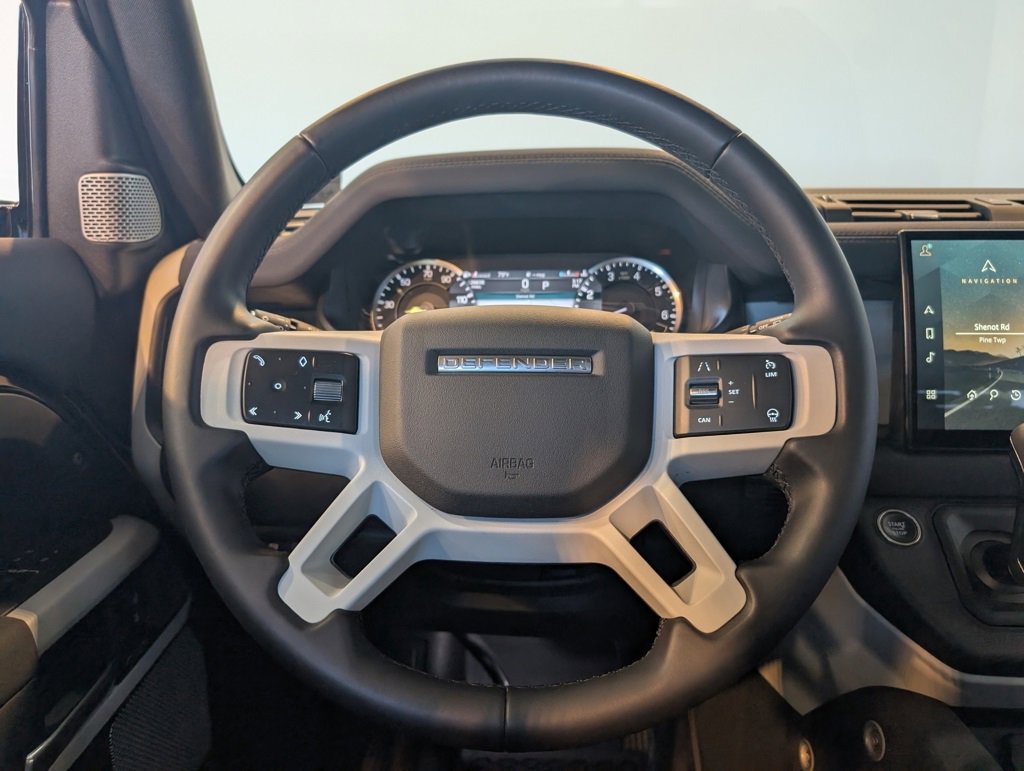 Used 2023 Land Rover Defender 130 SE image 18