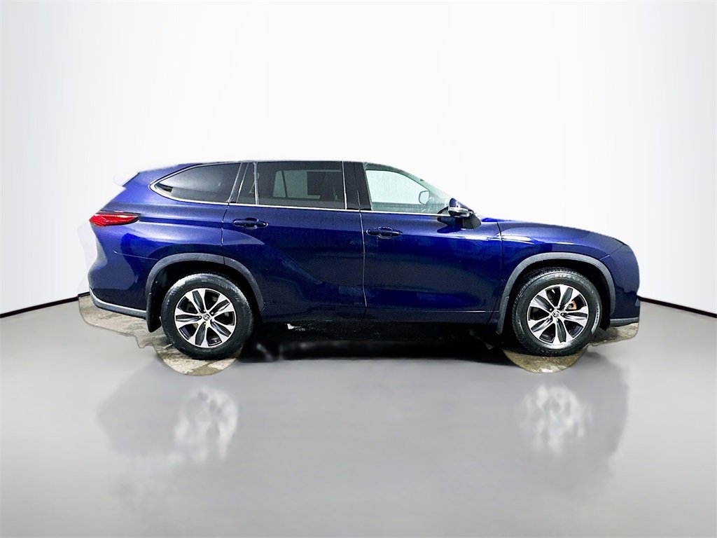 Used 2021 Toyota Highlander XLE image 7