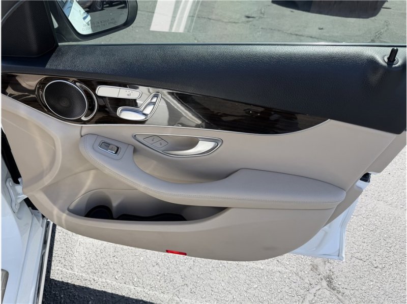Used 2020 Mercedes-Benz C 300 Sedan image 29