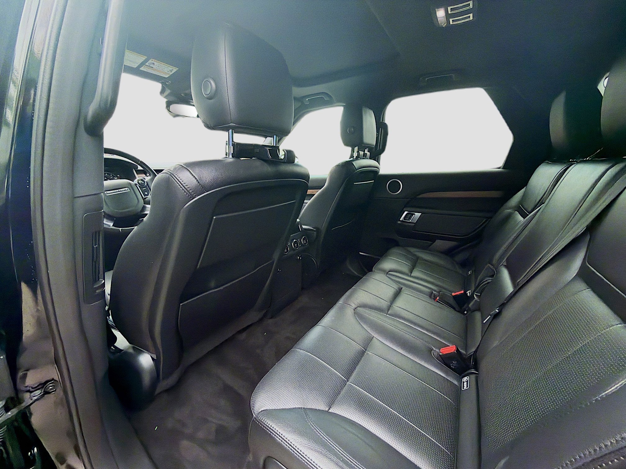 Used 2018 Land Rover Discovery HSE image 25