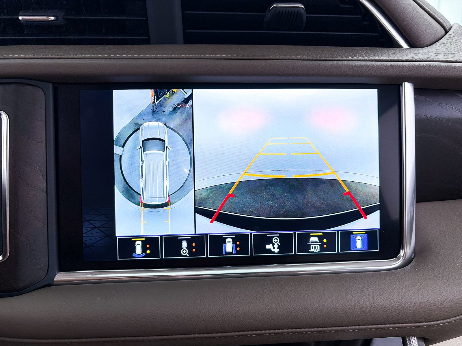 Used 2024 GMC Yukon Denali w/ Max Trailering Package image 8