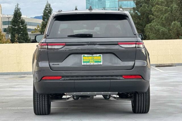 New 2025 Jeep Grand Cherokee Altitude AWD/4WD image 5