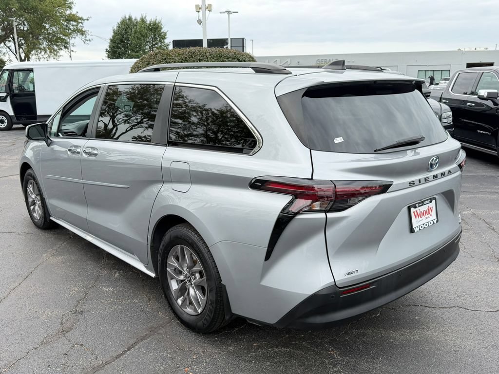 Used 2024 Toyota Sienna XLE AWD/4WD image 7