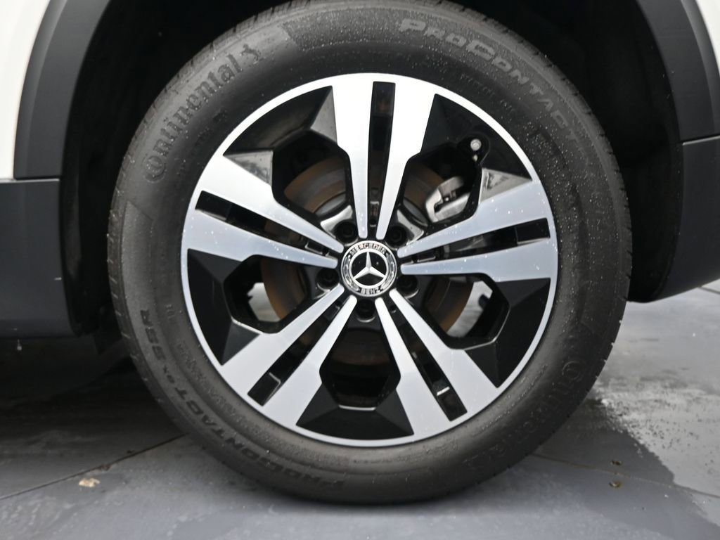 Used 2025 Mercedes-Benz GLB 250 4MATIC image 14