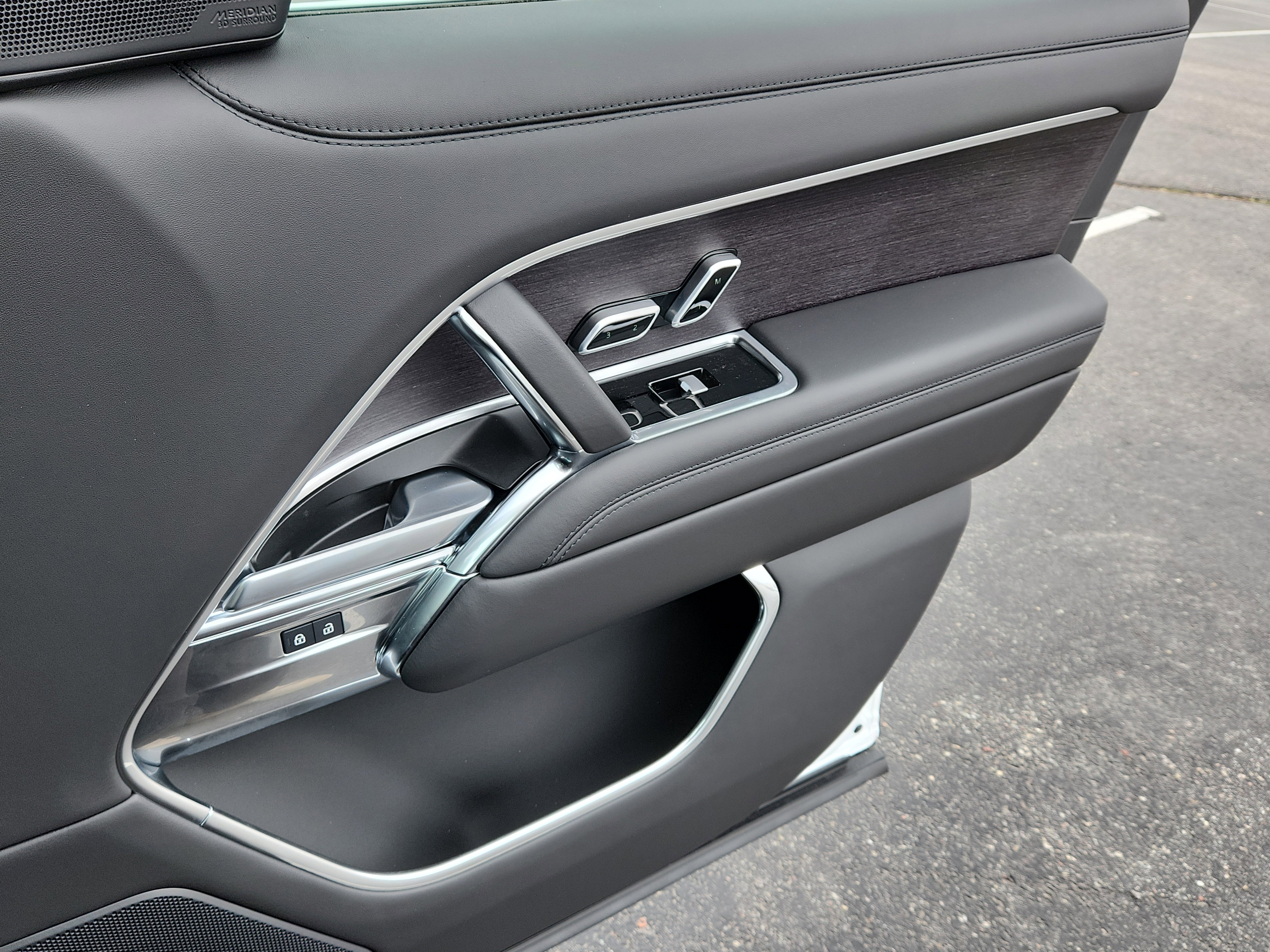 New 2025 Land Rover Range Rover SE image 21