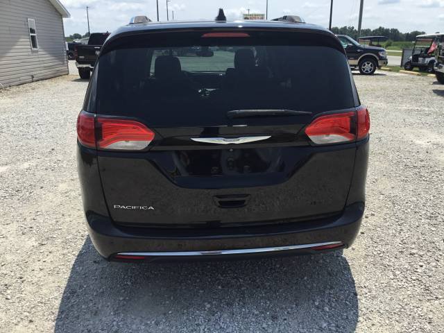 Used 2018 Chrysler Pacifica Touring-L w/ Premium Audio Group FWD image 4
