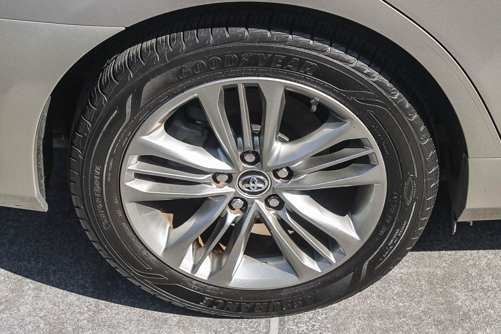 Used 2015 Toyota Camry SE FWD image 12
