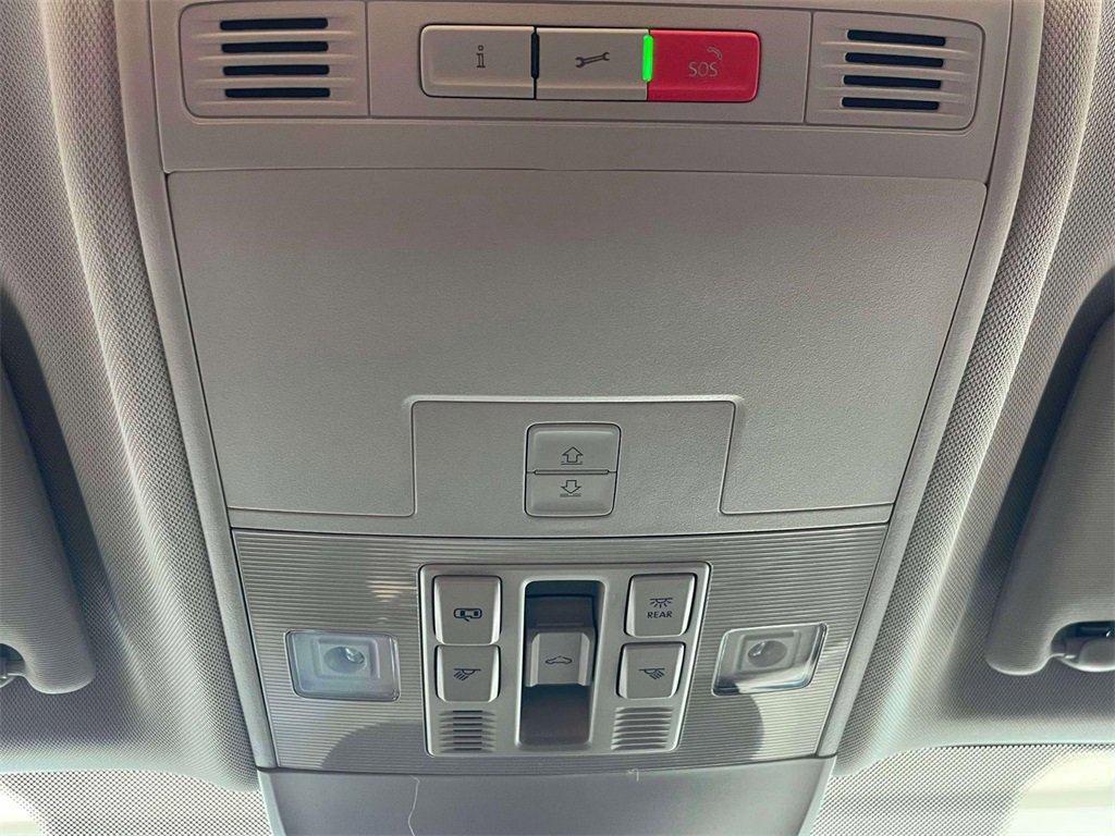 New 2025 Volkswagen Taos SE image 31