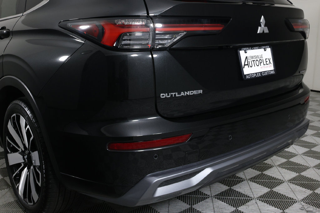 Used 2025 Mitsubishi Outlander AWD image 47