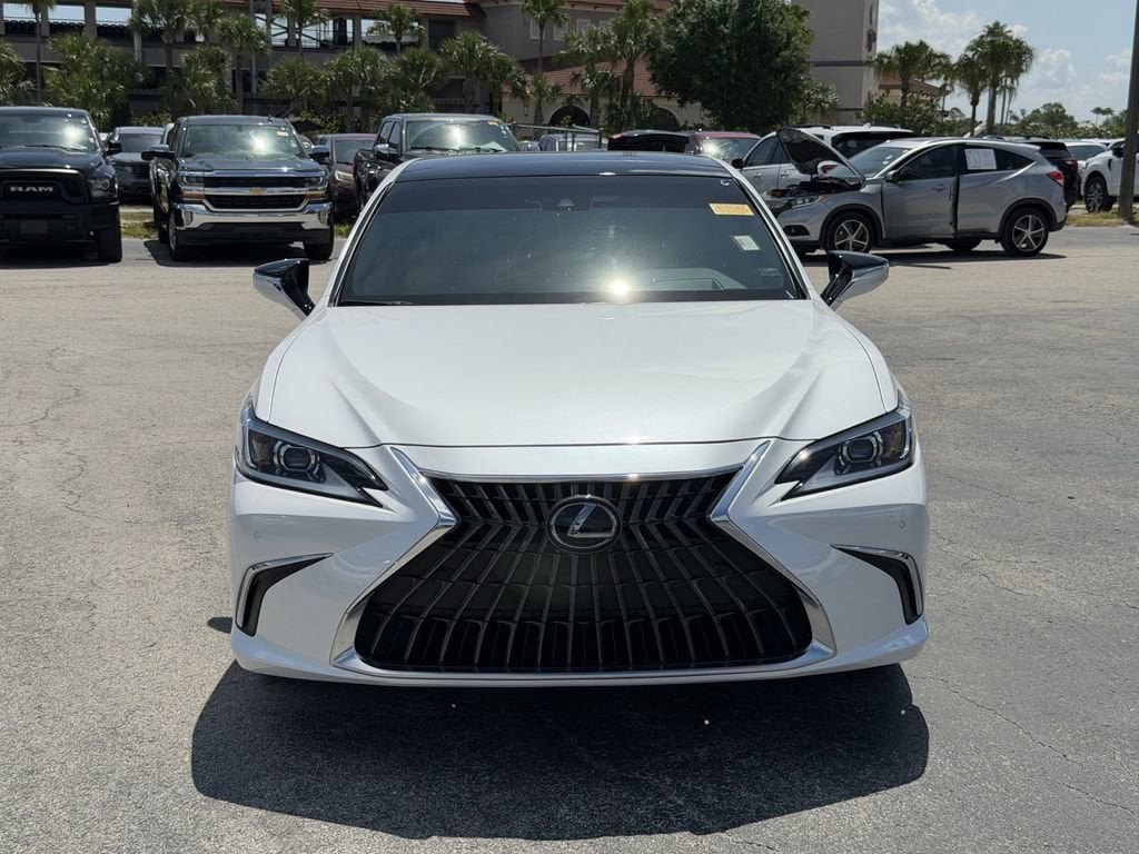 Used 2024 Lexus ES 350 w/ Technology Package FWD image 3