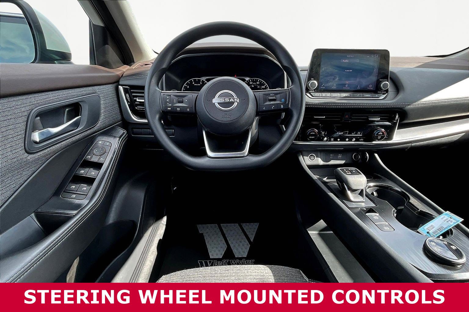 Used 2023 Nissan Rogue SV image 9