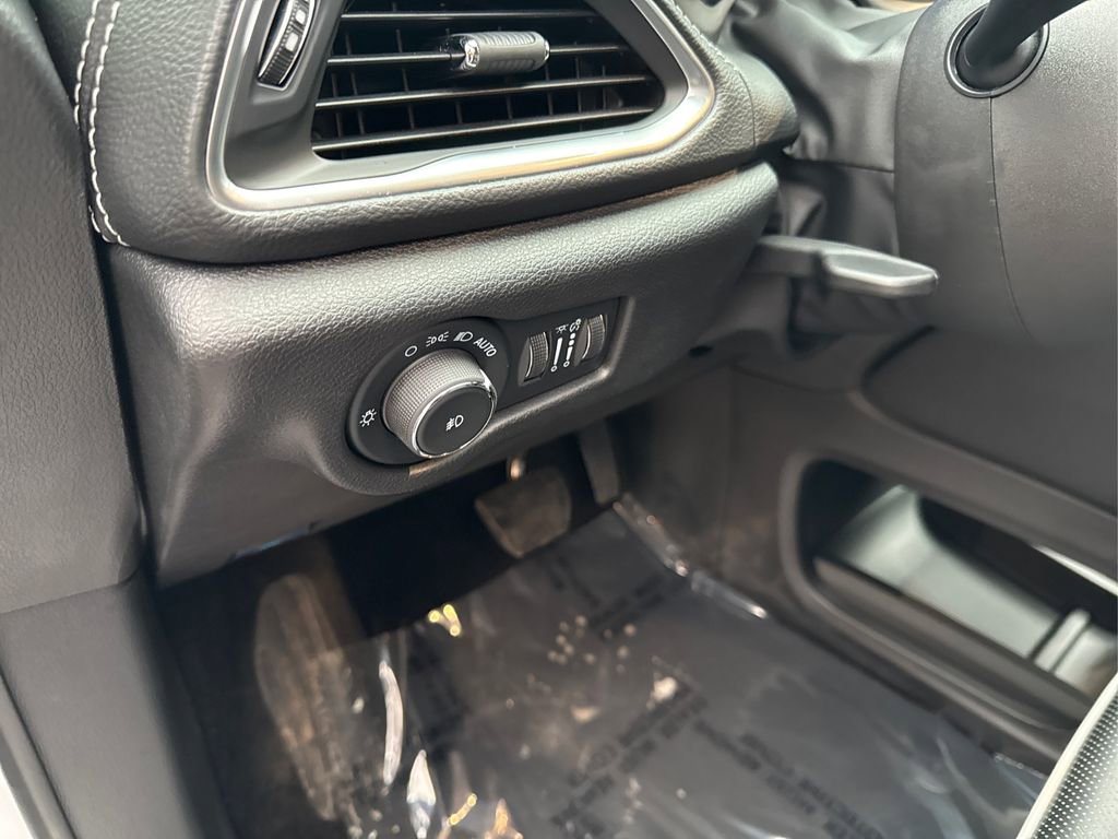 Used 2024 Chrysler Pacifica Limited w/ S Appearance Package image 40