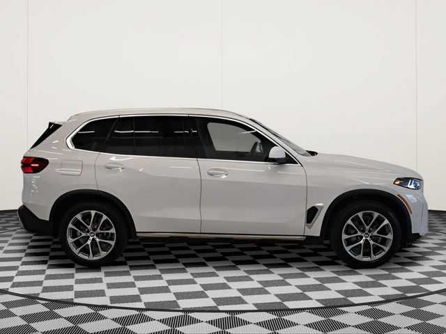 New 2026 BMW X5 xDrive40i w/ Premium Package AWD/4WD image 2