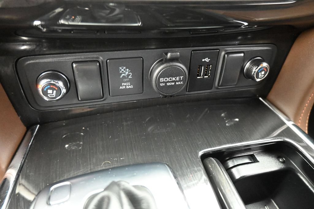 Used 2020 Nissan Armada Platinum w/ Platinum Reserve Package RWD image 15