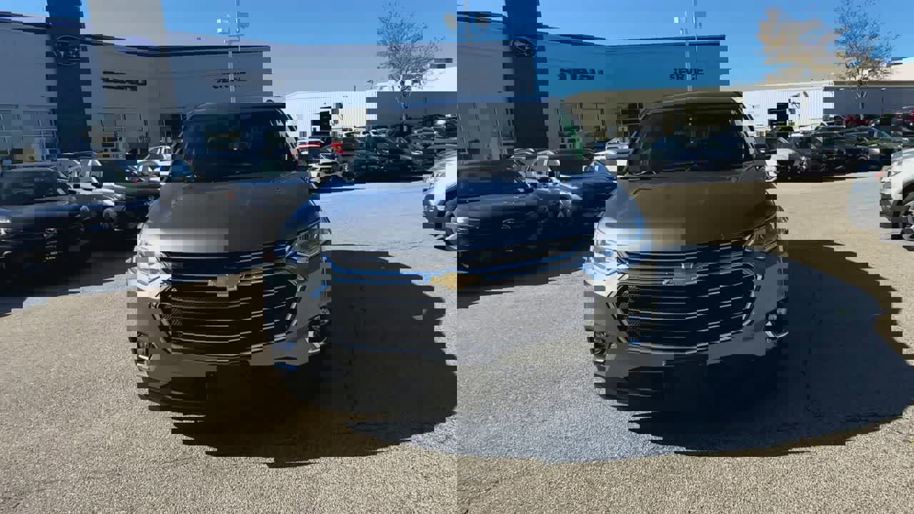 Used 2020 Chevrolet Traverse LT image 3