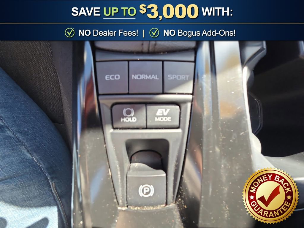 Used 2025 Toyota Camry LE image 31