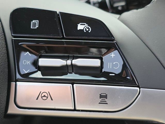 Certified 2025 Hyundai Elantra Limited image 14