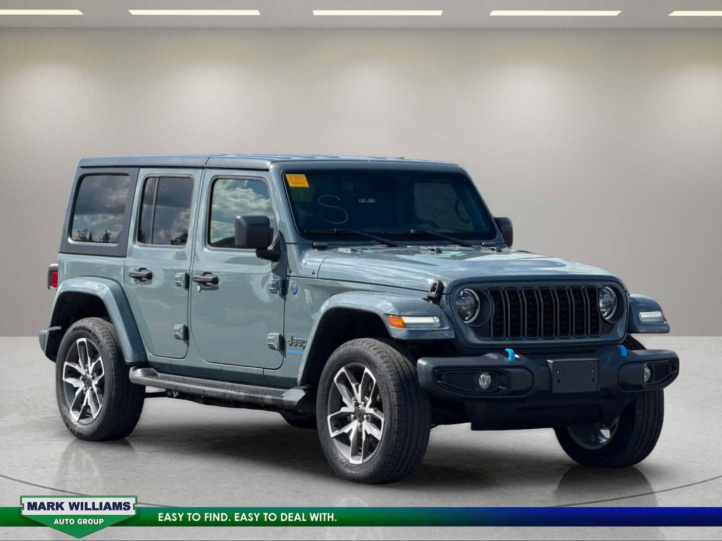 Used 2024 Jeep Wrangler Unlimited w/ Convenience Group AWD/4WD image 12