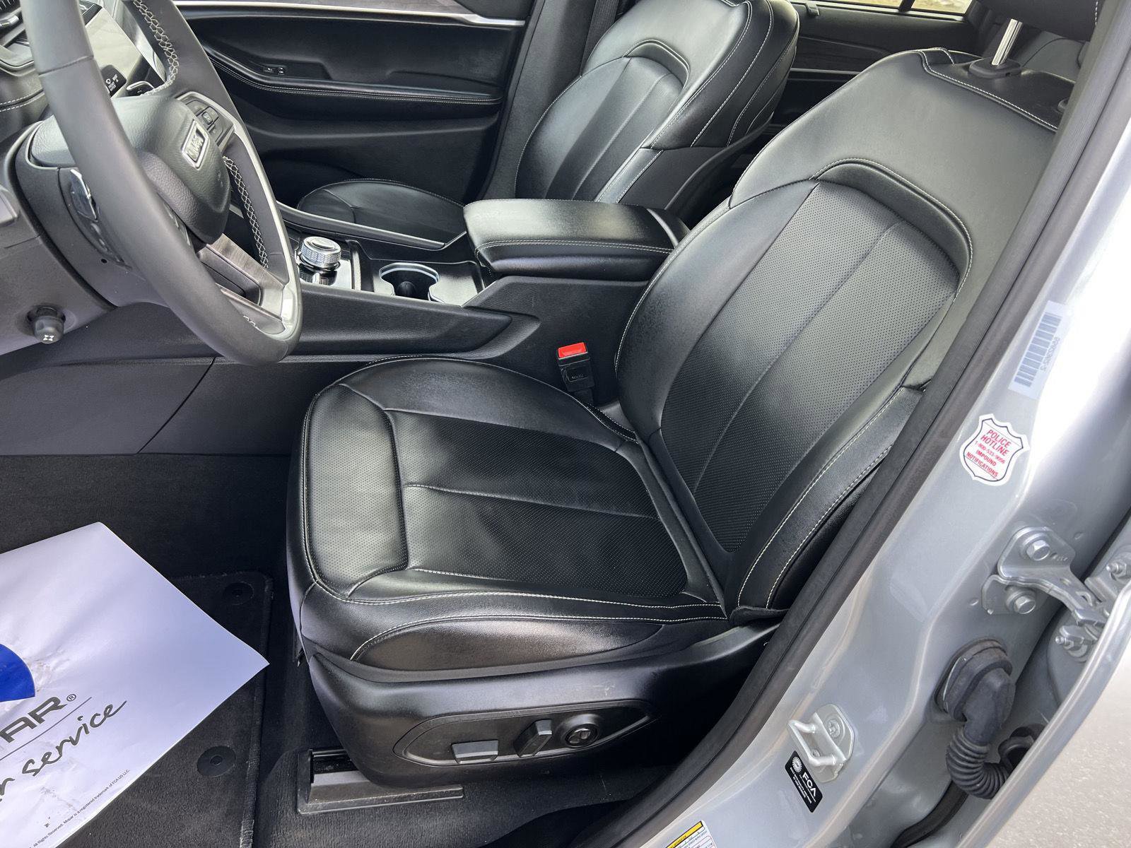 Used 2024 Jeep Grand Cherokee L Limited w/ Luxury Tech Group II image 15