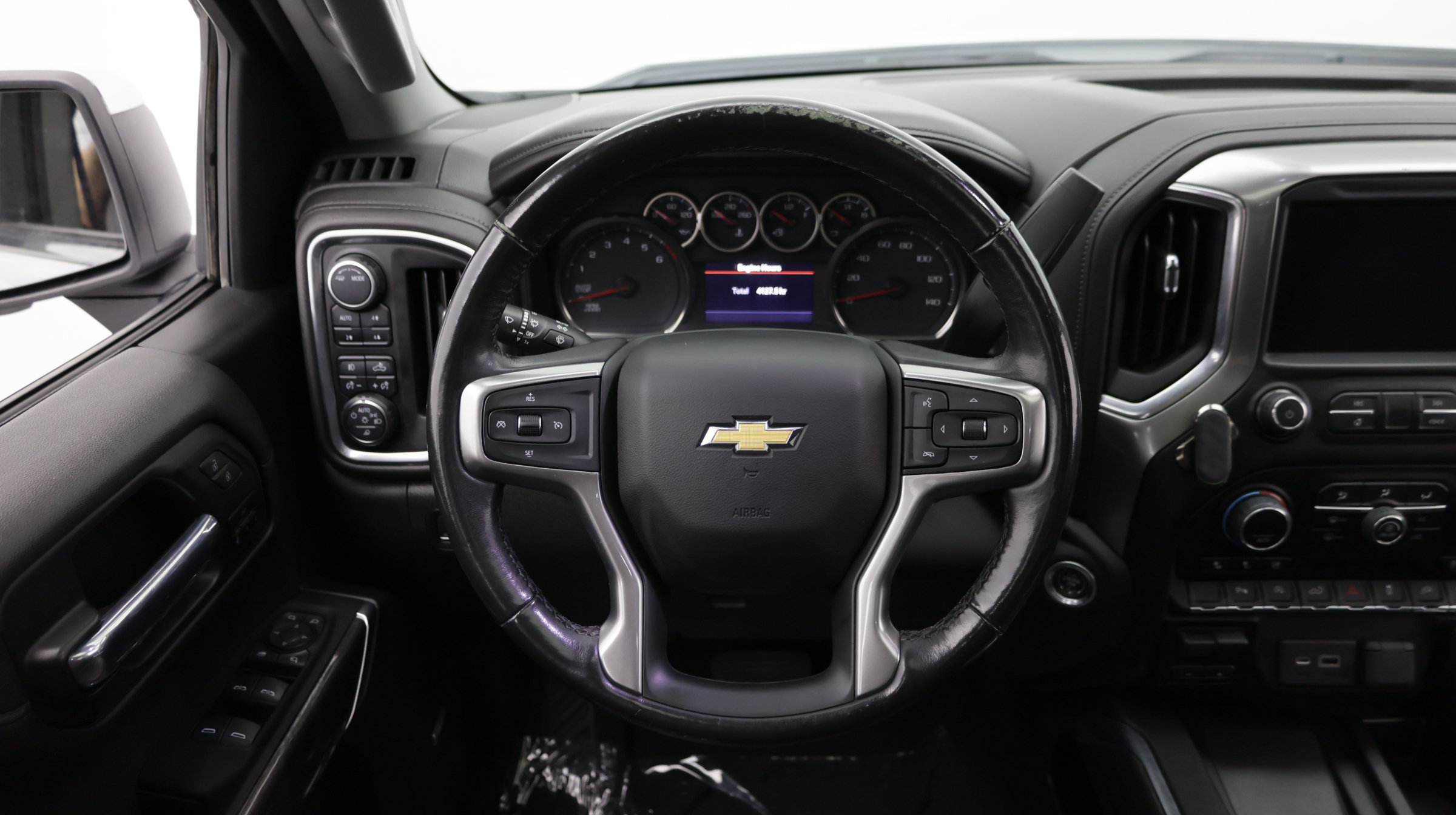 Used 2022 Chevrolet Silverado 1500 LTZ w/ LTZ Convenience Package II AWD/4WD image 29