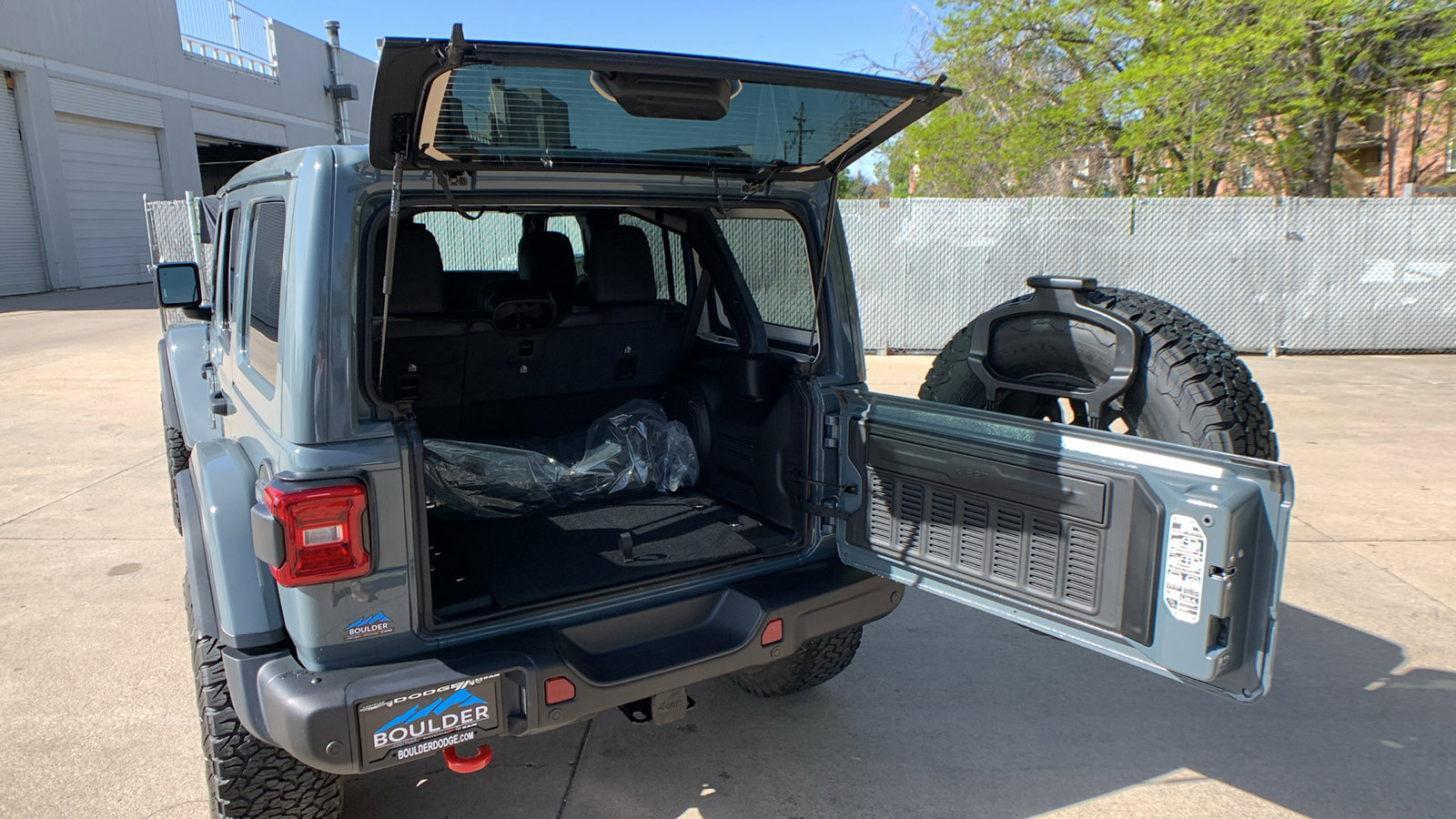 Used 2025 Jeep Wrangler Unlimited Rubicon image 25