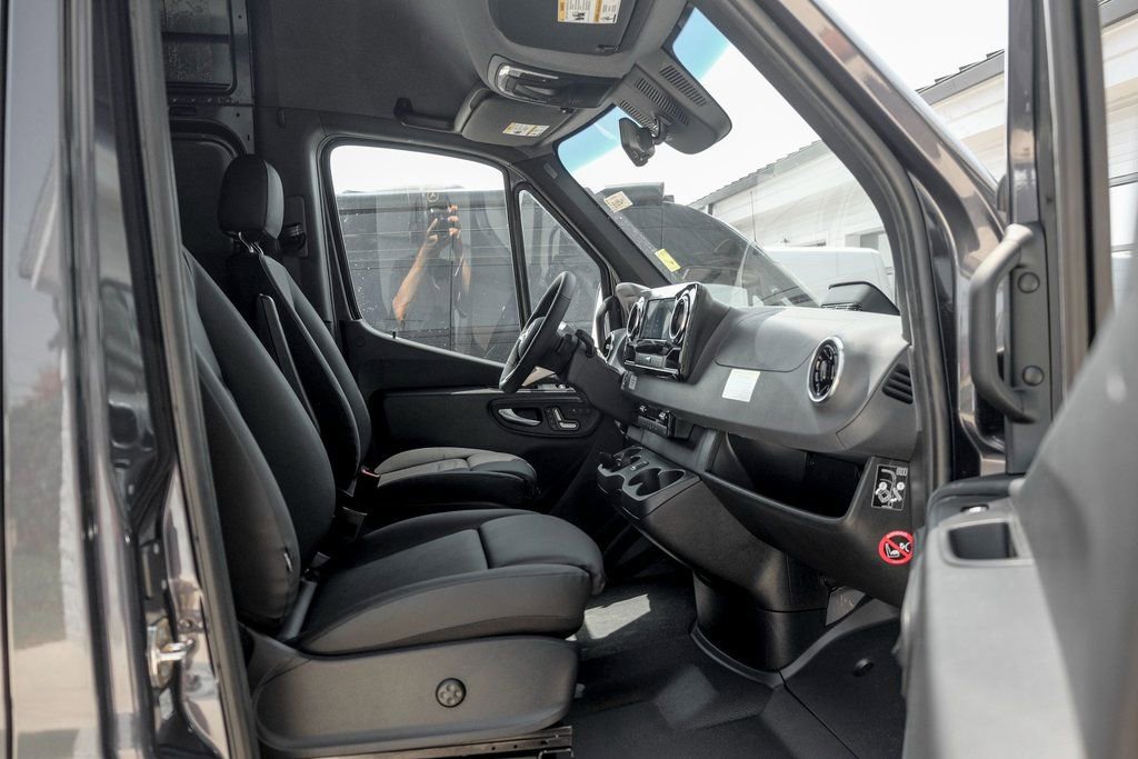 Used 2025 Mercedes-Benz Sprinter 3500 image 22