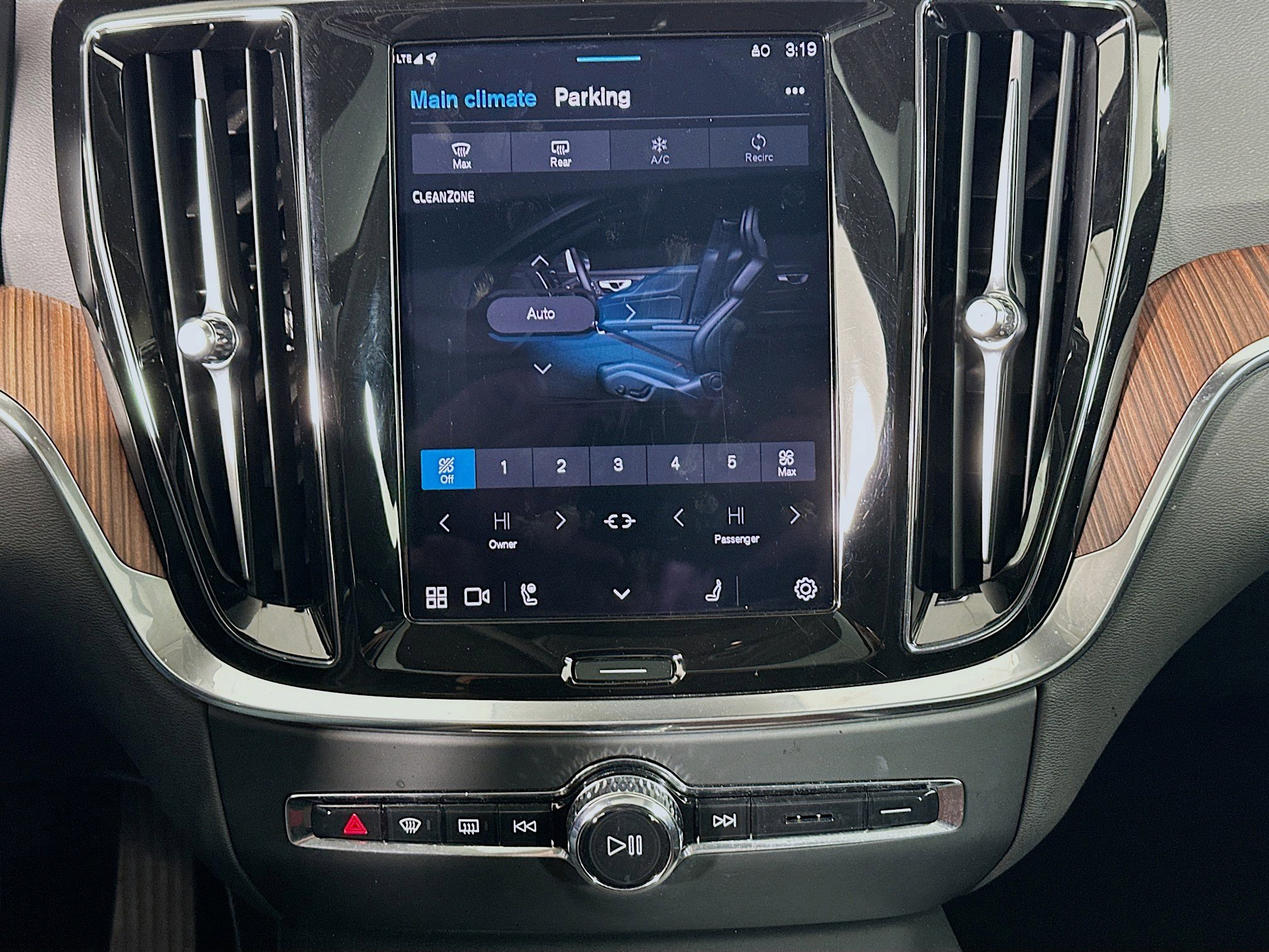 Used 2025 Volvo S60 B5 Plus image 24