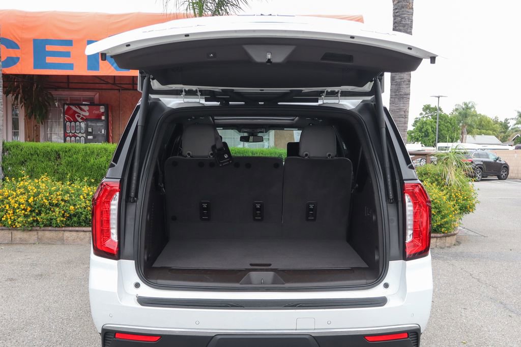 Used 2021 GMC Yukon XL SLT w/ SLT Premium Package image 8