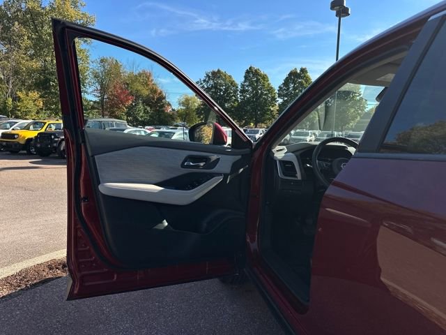 Used 2023 Nissan Rogue SV AWD/4WD image 11