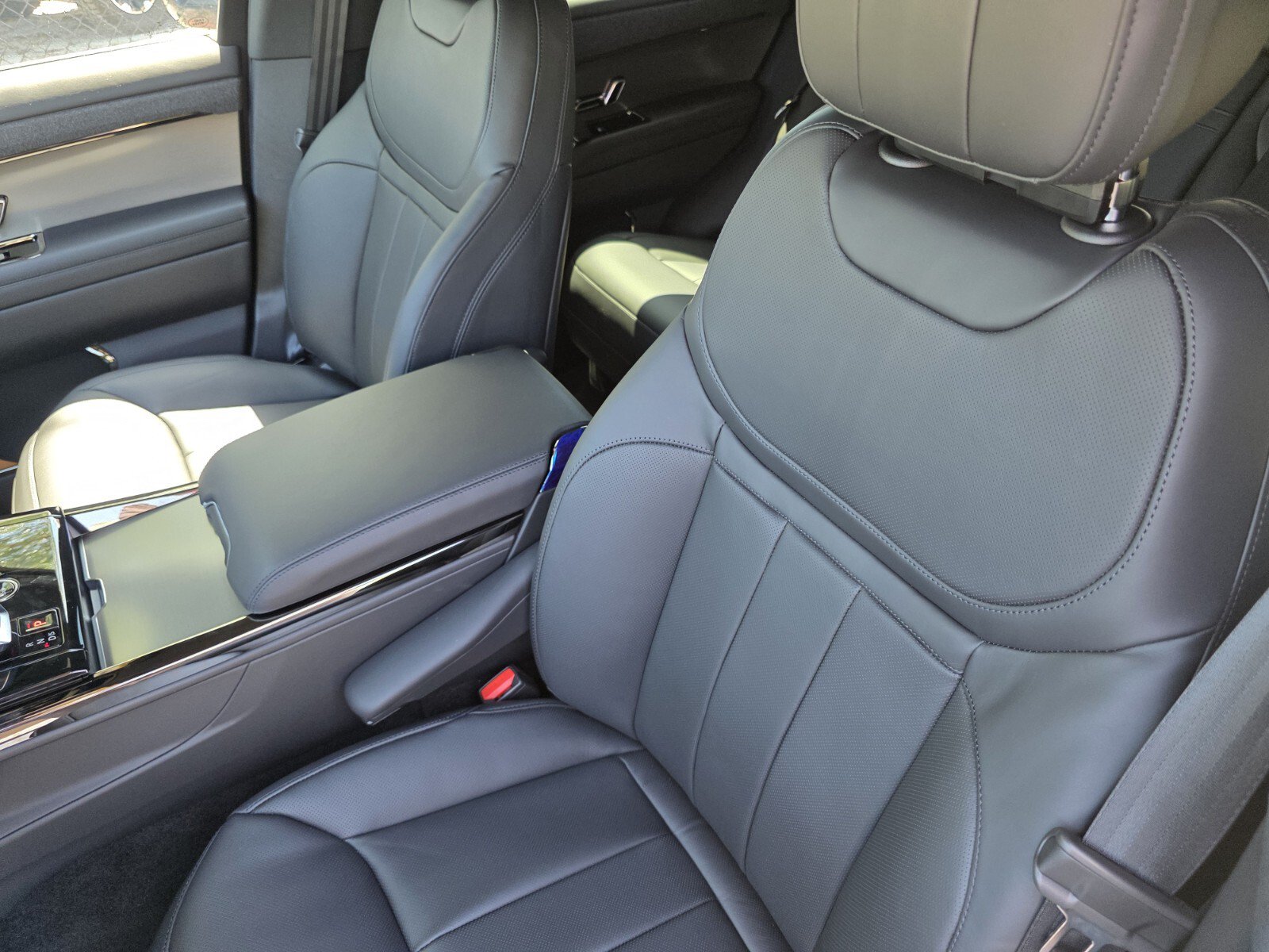 Used 2026 Land Rover Range Rover Sport Dynamic SE AWD/4WD image 11