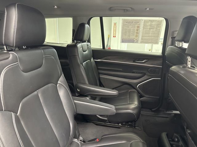 Used 2022 Jeep Grand Cherokee L Limited image 13