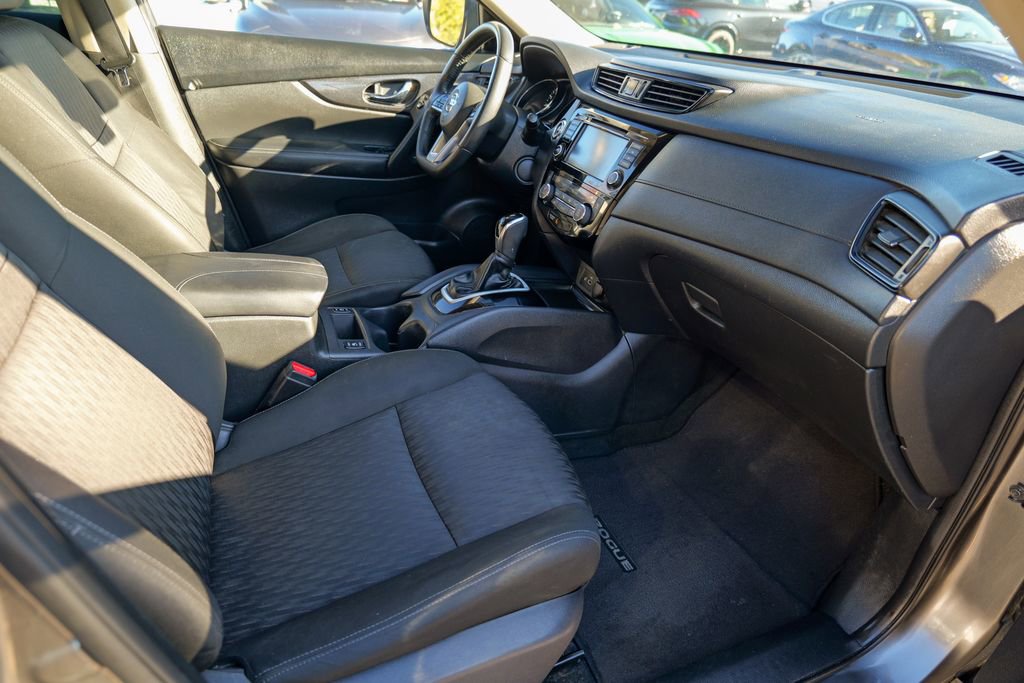 Used 2020 Nissan Rogue SV image 32