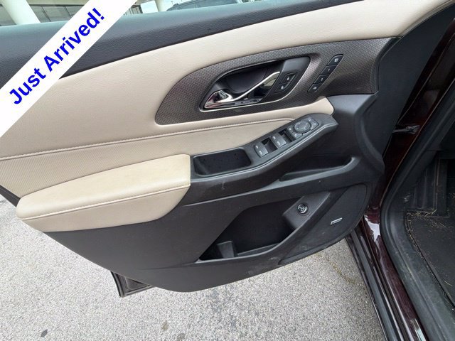 Used 2023 Chevrolet Traverse Premier FWD image 39