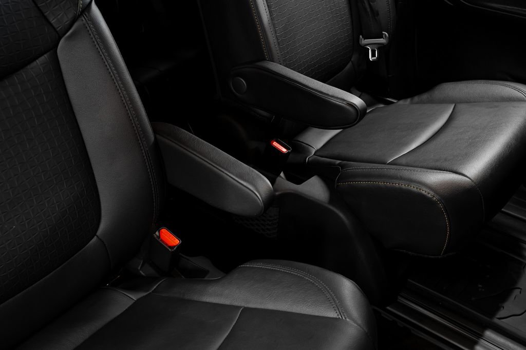 Used 2025 Toyota Sienna XLE Woodland Edition image 34