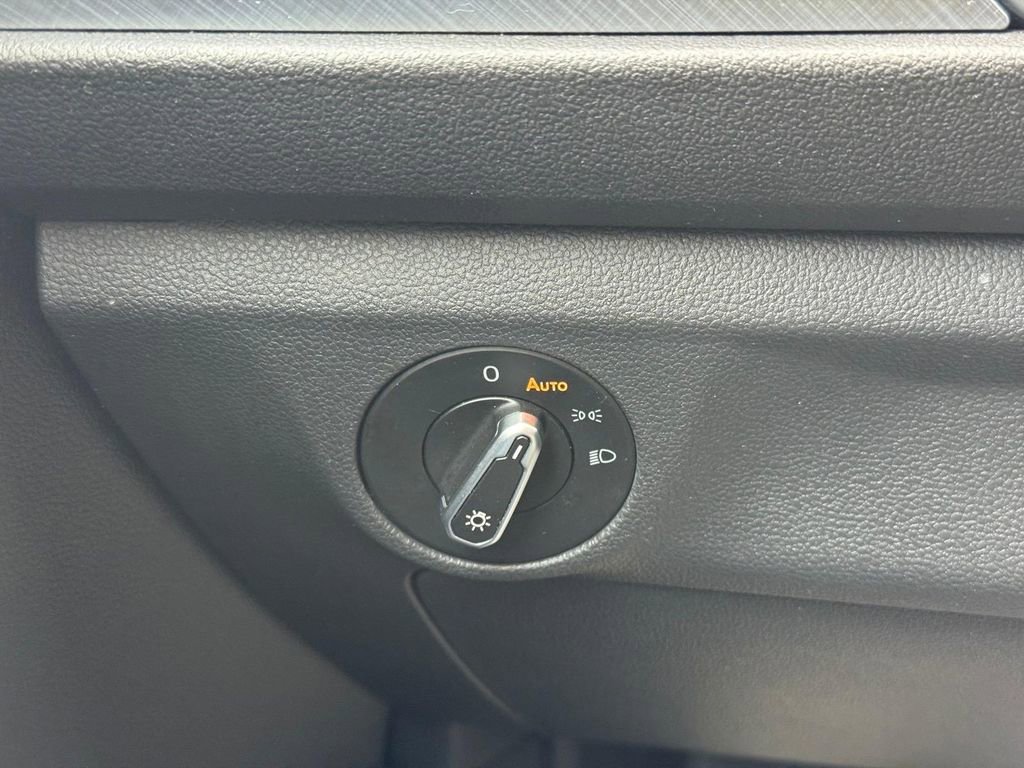 Used 2024 Volkswagen Jetta SE image 18