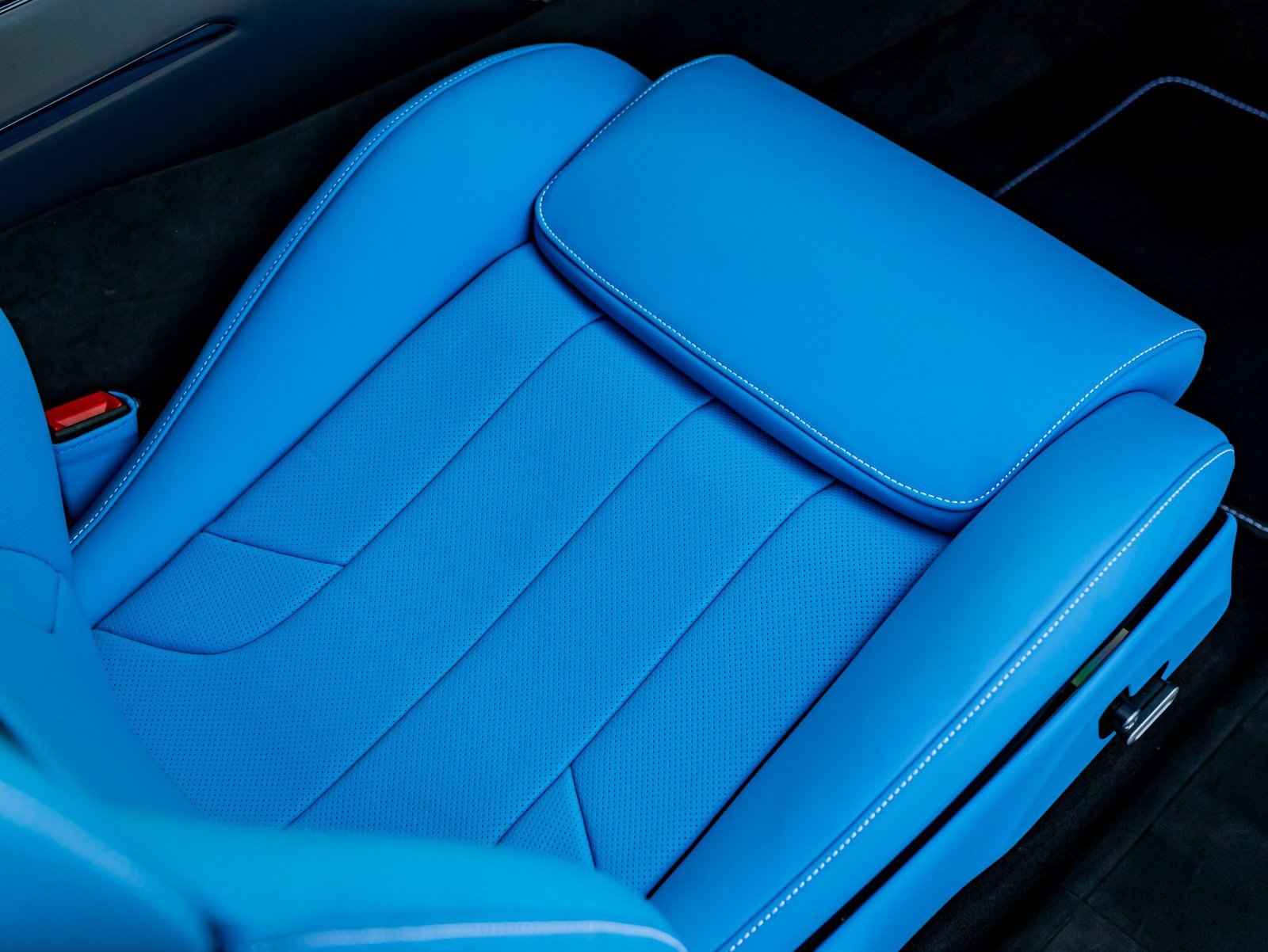 Used 2025 Ferrari Purosangue image 29