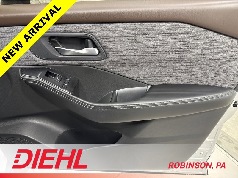 Used 2022 Nissan Rogue SV image 13