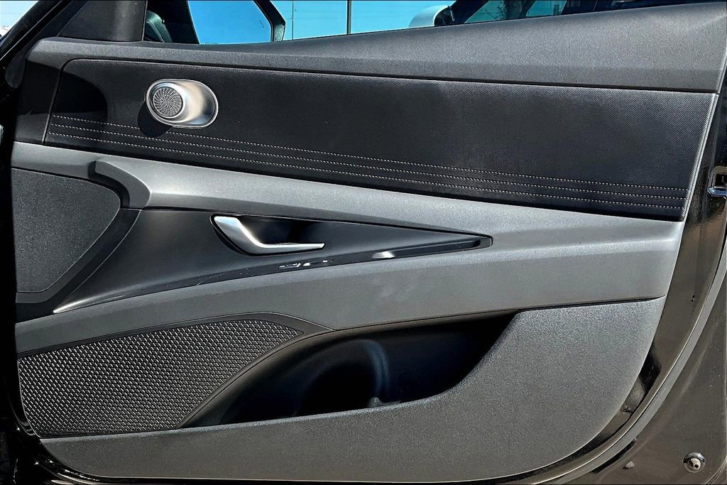 New 2025 Hyundai Elantra Blue FWD image 11