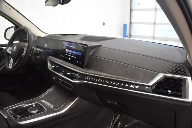 Used 2026 BMW X7 xDrive40i AWD/4WD image 18