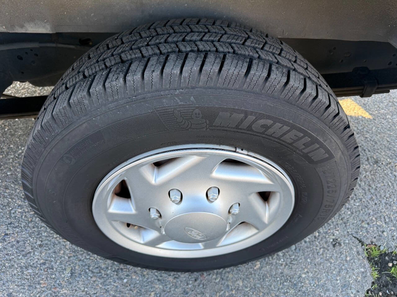 Used 2011 Ford E-150 and Econoline 150 w/ Commercial Cargo Van Pkg image 19