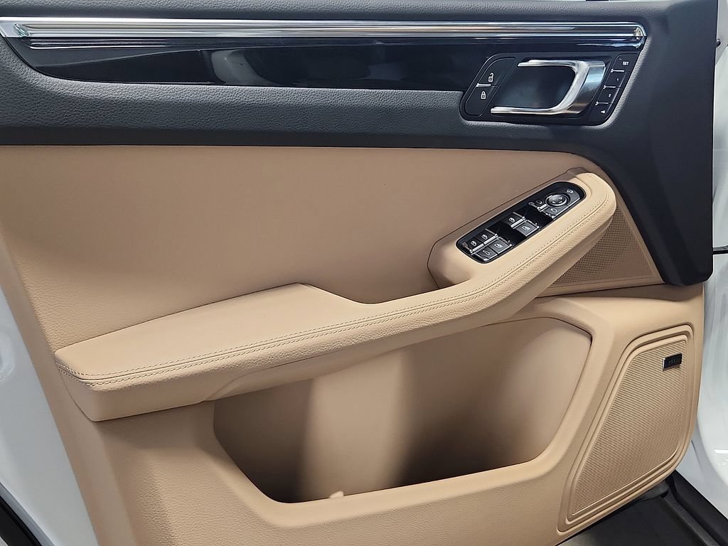 New 2026 Porsche Macan AWD/4WD image 13