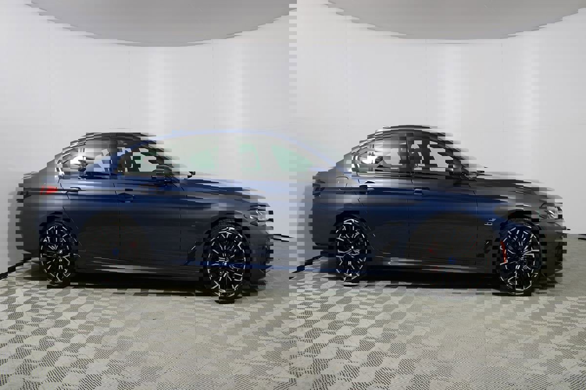 Used 2023 BMW 530e w/ M Sport Package image 22