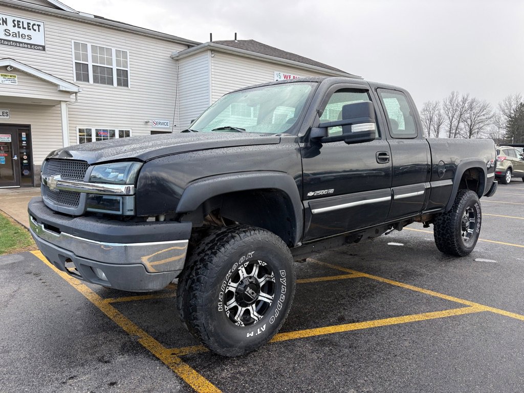 Used 2004 Chevrolet Silverado 2500 LS AWD/4WD image 2