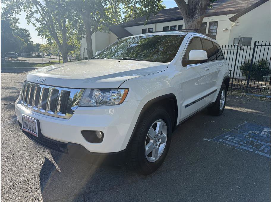 Used 2011 Jeep Grand Cherokee Laredo w/ Security & Convenience Group AWD/4WD image 1
